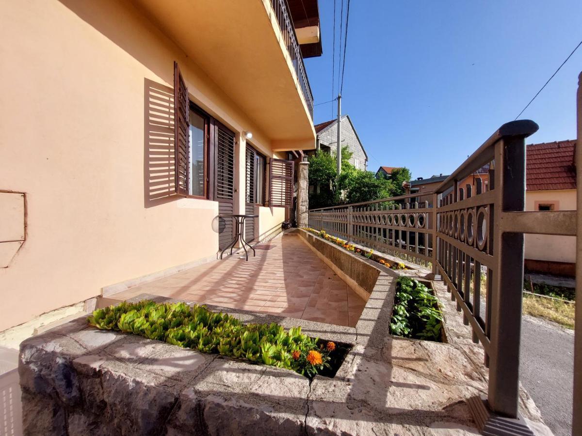 Holiday Home Milanovic Цетине Экстерьер фото
