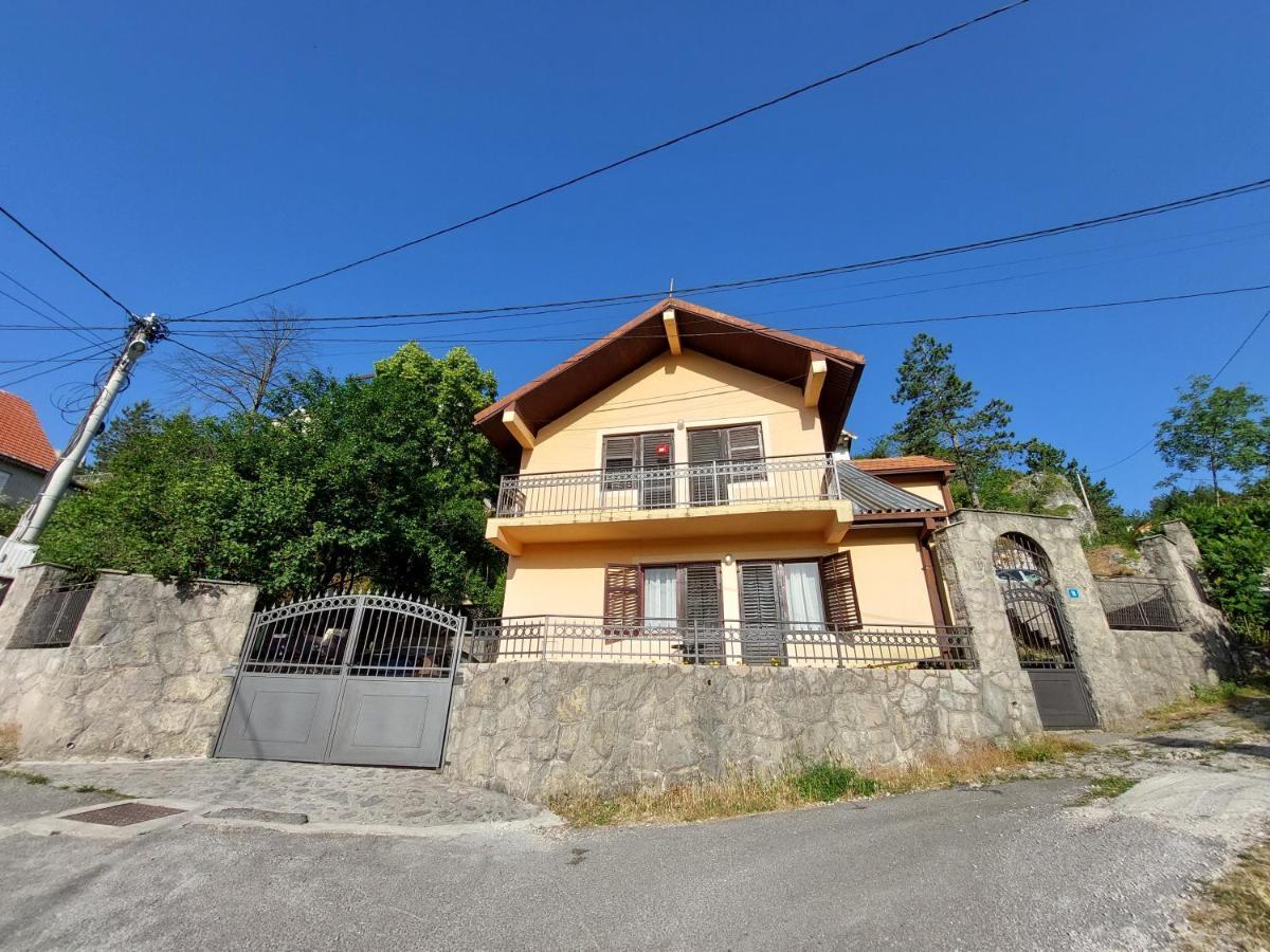 Holiday Home Milanovic Цетине Экстерьер фото