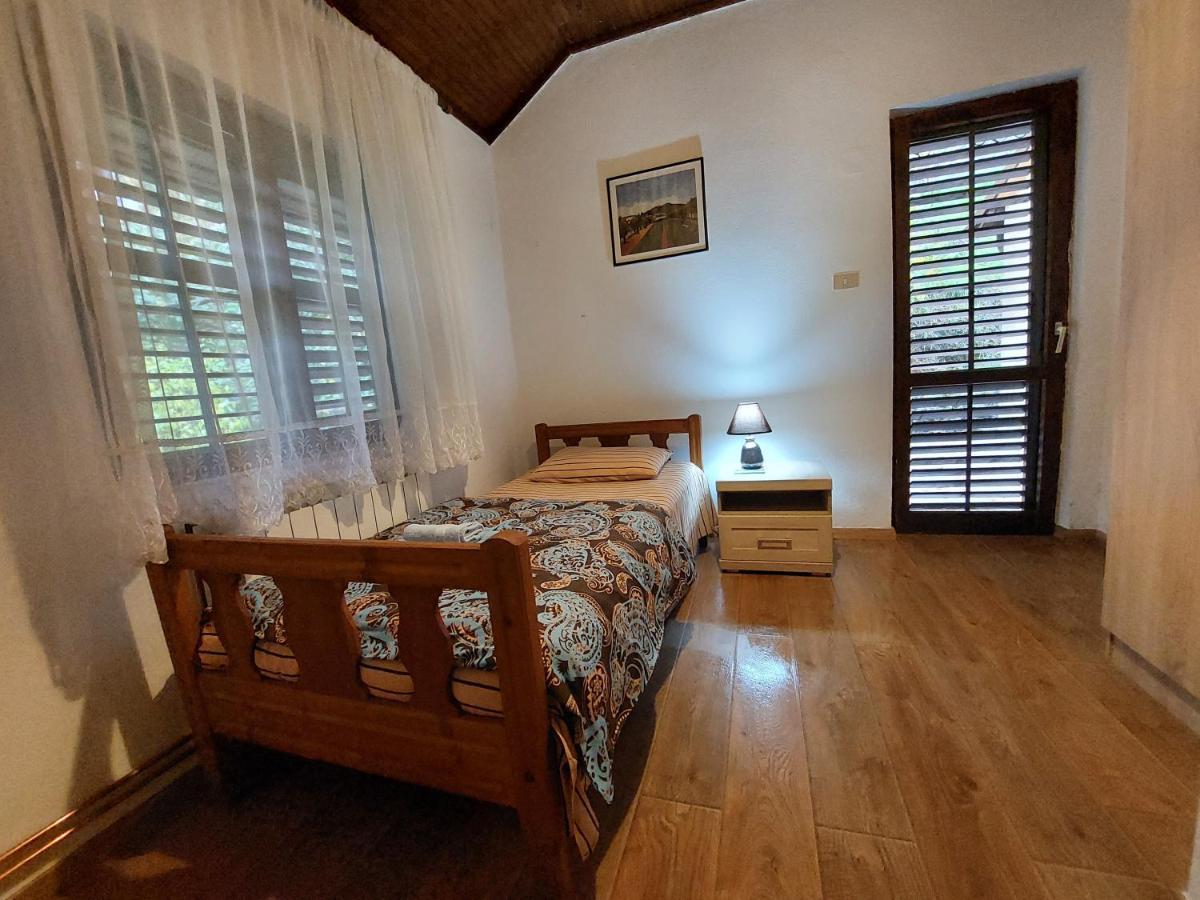 Holiday Home Milanovic Цетине Экстерьер фото
